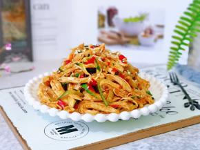 装盘，撒上熟白芝麻。