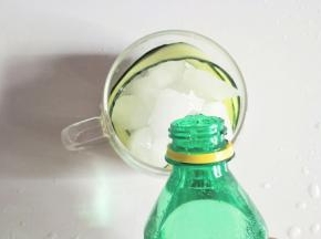 倒入雪碧