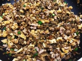 关火后，撒上葱花翻炒均匀即可出锅