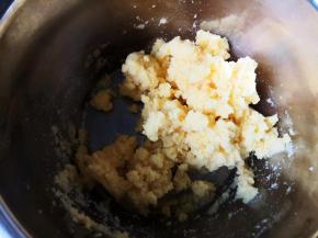 搅拌均匀，冷却备用