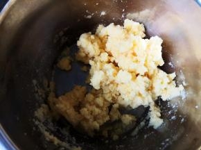 搅拌均匀，冷却备用