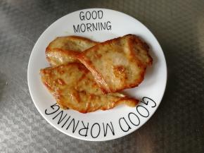 煎好出锅，两面金黄。