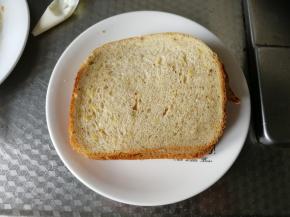 盖上一片吐司。