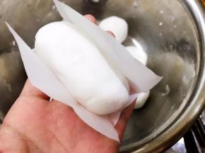 整形成椭圆形包上油纸防粘