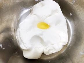 加入5克植物油揉匀