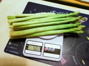 超市里的芦笋差不多都是一斤一捆
