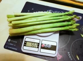超市里的芦笋差不多都是一斤一捆