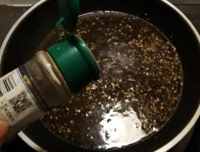 放入胡椒粉 关火