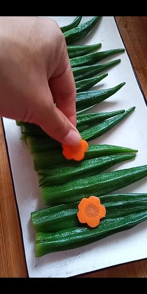 装饰一下秋葵。