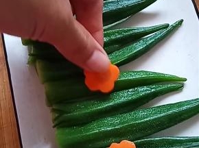 装饰一下秋葵。