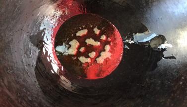 起锅烧油至冒烟