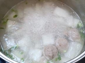 煮至冬瓜变软呈透明状，撒上葱花即可。