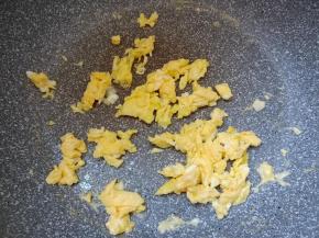 炒散后盛出备用。