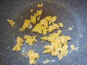 炒散后盛出备用。