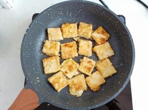 煎至两面金黄