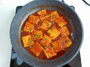 最后撒适量葱花就可以出锅了