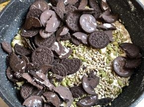 关火，放入奥利奥和坚果