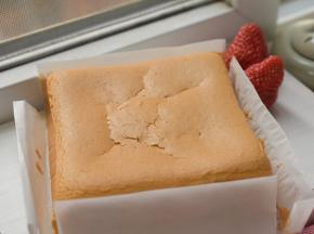 诱人的蛋糕就出货了~米粉做出来的蛋糕也是非常细腻，口感很好的哦~