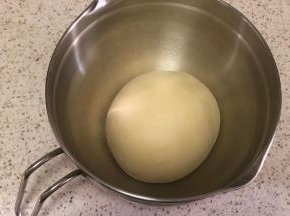 盖保鲜膜室温醒发两倍大