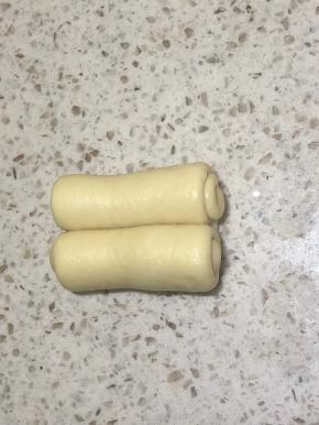 两边都卷起来，卷成这样