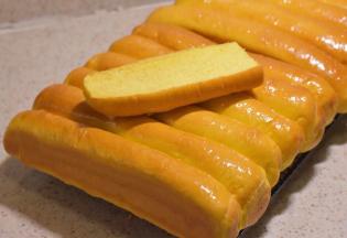 出锅，趁热刷一层融化黄油