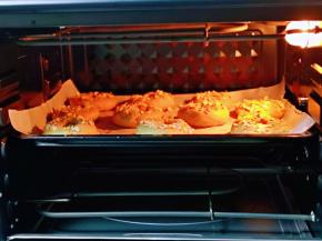 烤盘入烤箱中层。