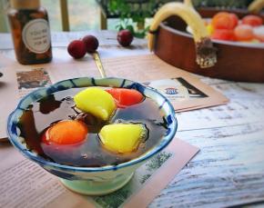 再加上几块各色果冰，即好吃又好看，营养更加丰富。