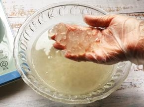 皂角米提前两个小时浸泡至完全涨发。