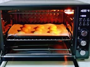 放入烤箱中层35度，二次发酵20分钟。