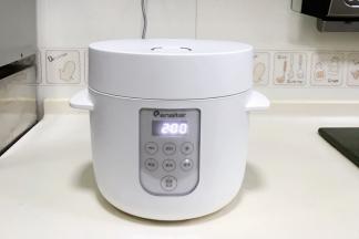 盖上盖子，启动伊莱特电饭煲煲汤键，时长2小时。