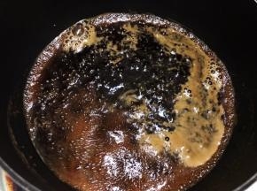 熬煮几分钟后就可以关火，红糖水就完成了等放凉再使用。如果不够甜度可以加一些冰糖或者白糖一起熬