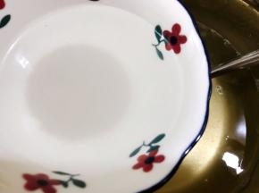 倒入表面澄清的石灰水，下面有石灰的不要倒进去哦