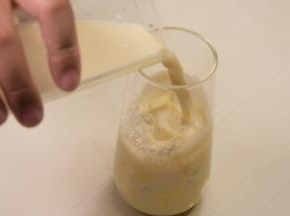 9.甜豆浆加入嫩豆腐中