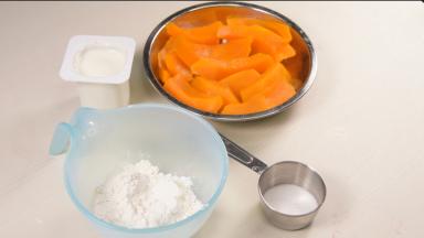 2.准备食材，取熟南瓜150克