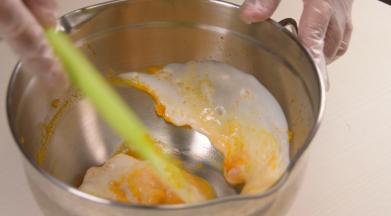 4.加入酸奶100克拌匀