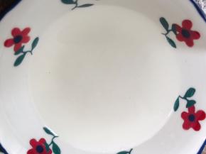 先把石灰跟140克冷开水混合均匀，放在一边沉淀