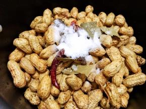 加入盐，盐的量要稍微多些