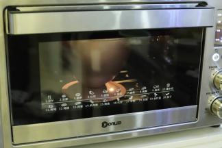 烤箱预热150度上下火最底层55分钟左右。（模具偏高，可以在25分钟后盖上锡纸）