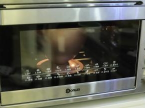 烤箱预热150度上下火最底层55分钟左右。（模具偏高，可以在25分钟后盖上锡纸）