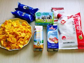 准备食材，提前将芒果去皮，取下果肉备用。