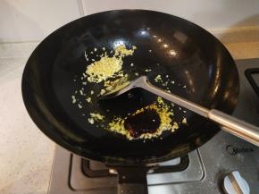 加入耗油翻炒一下