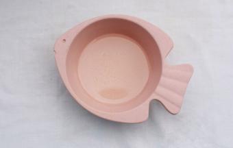 椰子油隔水化开。