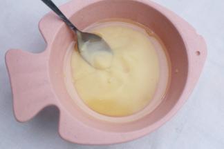 晾温加一勺蜂蜜。