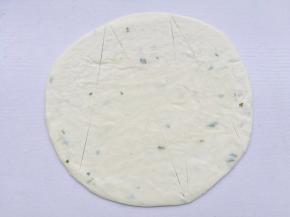 饼皮切M状4刀分成5份。