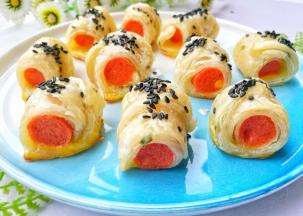 超级简单的香肠酥皮卷就做好啦，无敌好吃，咬一口酥到掉渣哦。