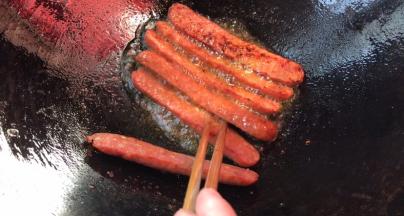 煎至两面微黄出香味