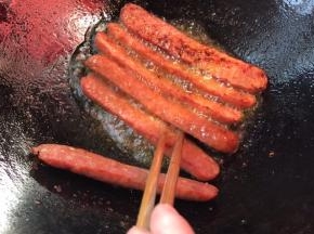 煎至两面微黄出香味