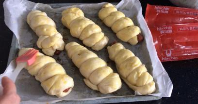 刷在发酵好的面包坯上