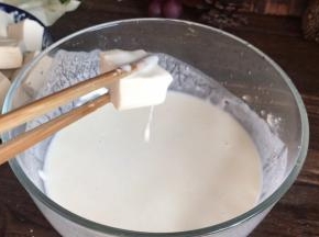把豆腐裹满面糊