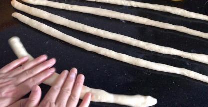 再分搓成细长条